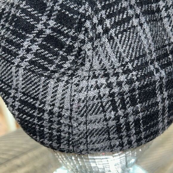 Woolrich Est 1830 Classic Plaid Poly Wool Blend 📄Pageboy/girl snap 🫰 rim cap🧢 - Picture 15 of 17